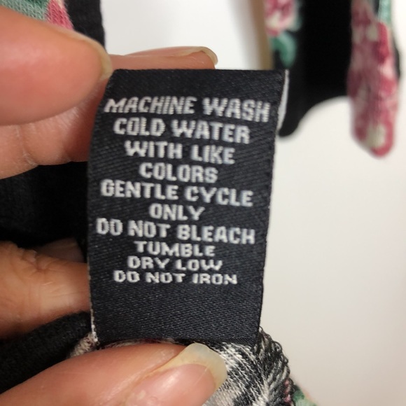 Go Wild Women's Floral Long Sleeves Top V-Neck Stretch Top XL XLarge PLUS SIZE - Picture 4 of 9